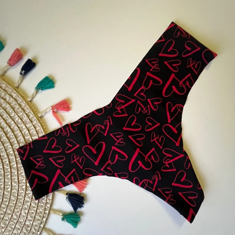 Victoria's Secret No Show Thong Panty Black w Red Hearts Medium NEW